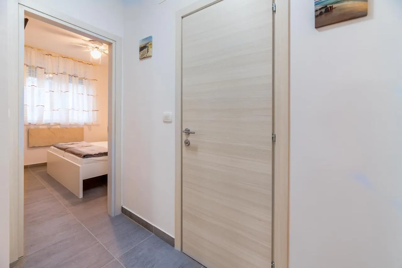 Apartment Lana Baska