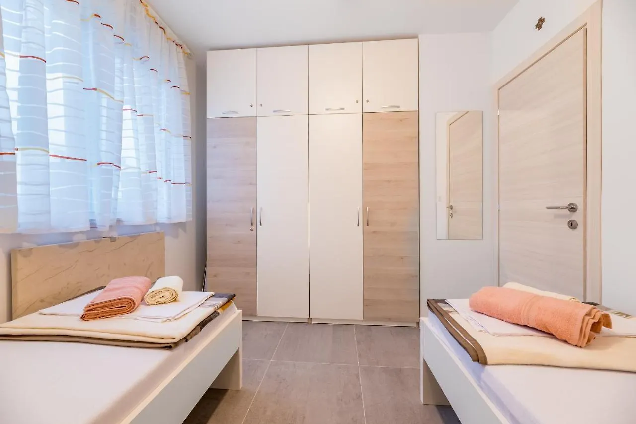 Apartment Lana Baska