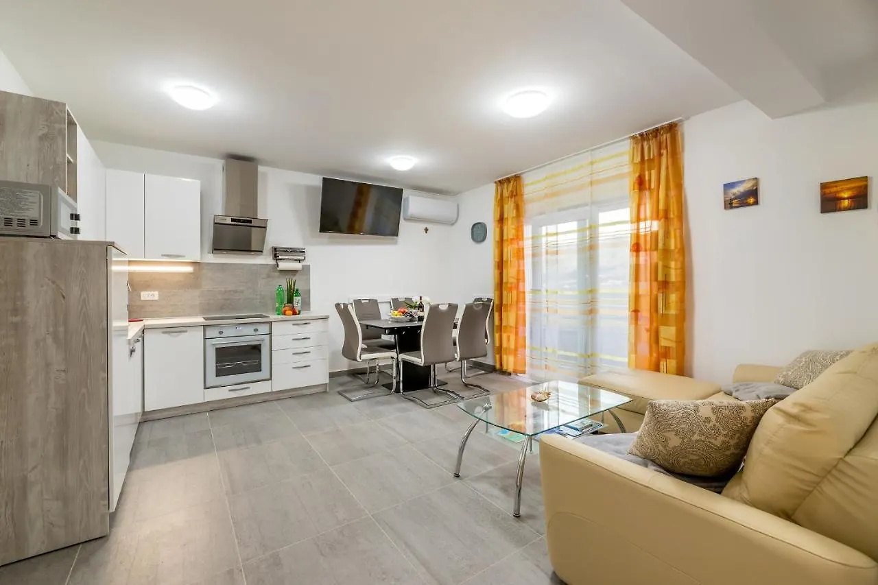 Apartment Lana Baška 0*,