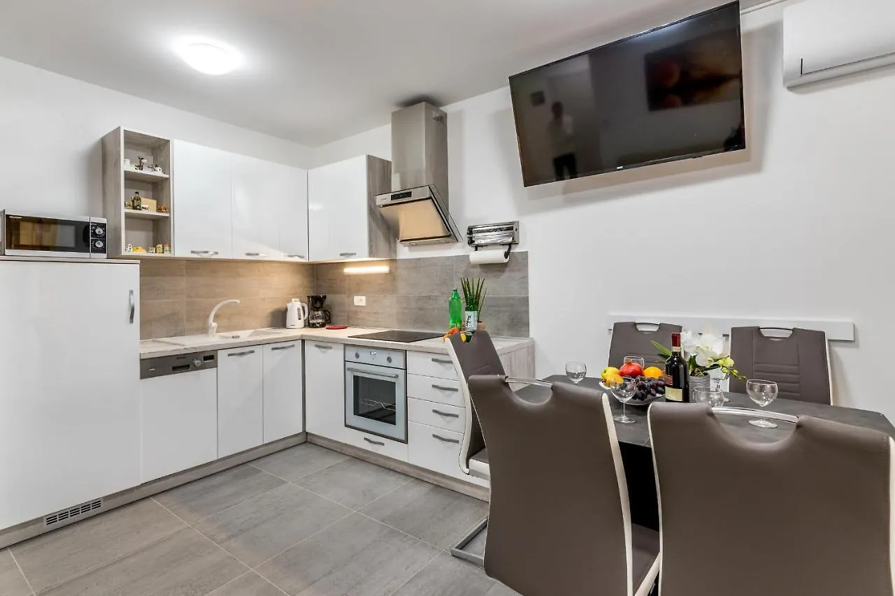Apartment Lana Baška 0*,
